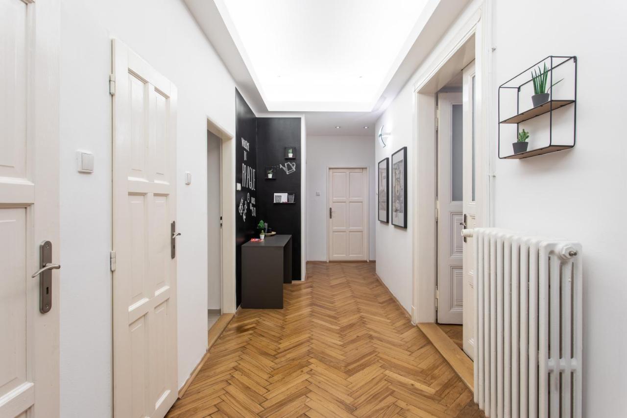 Spacious Apartments Near The River Прага Екстериор снимка