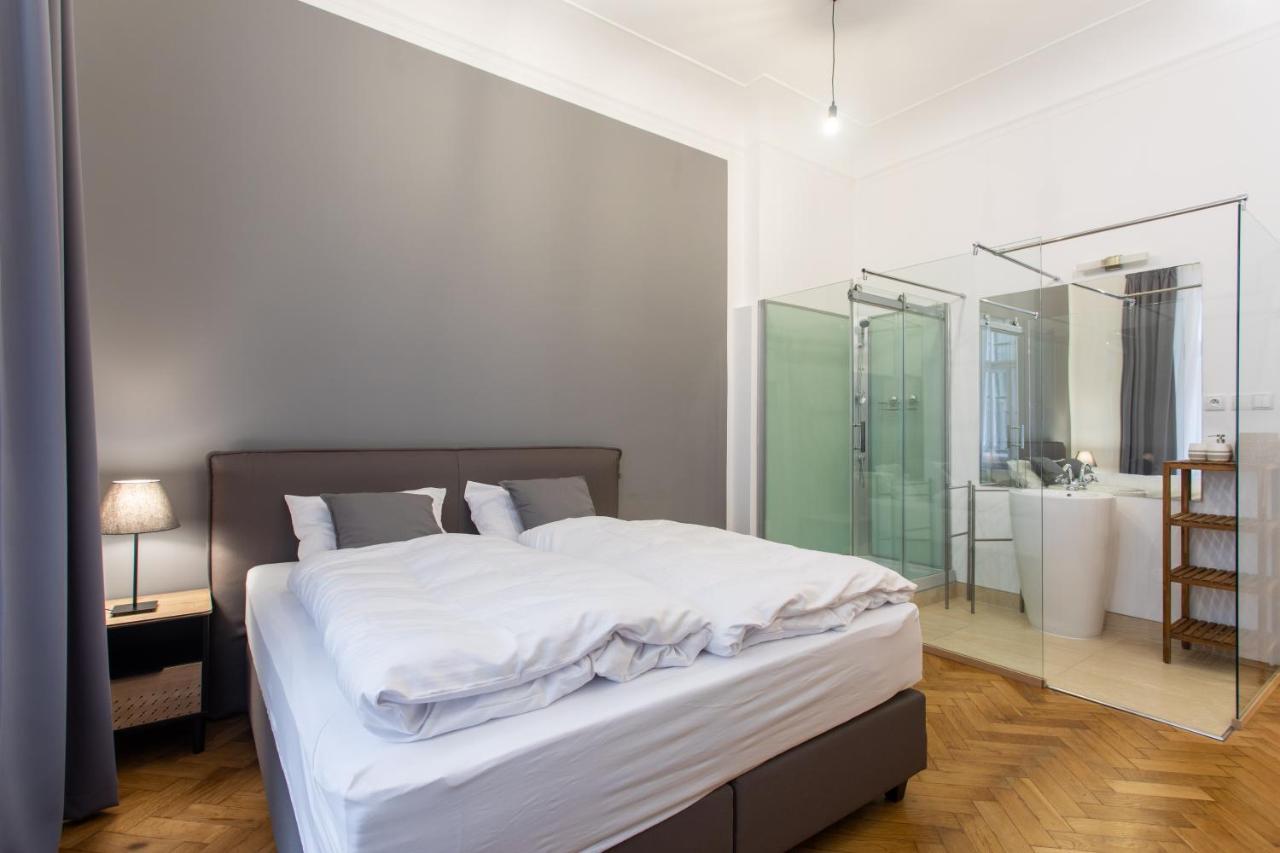 Spacious Apartments Near The River Прага Екстериор снимка